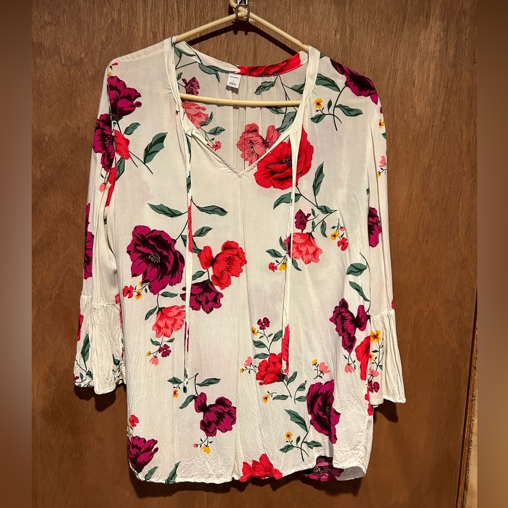 Flowery flowy top with bell sleeves